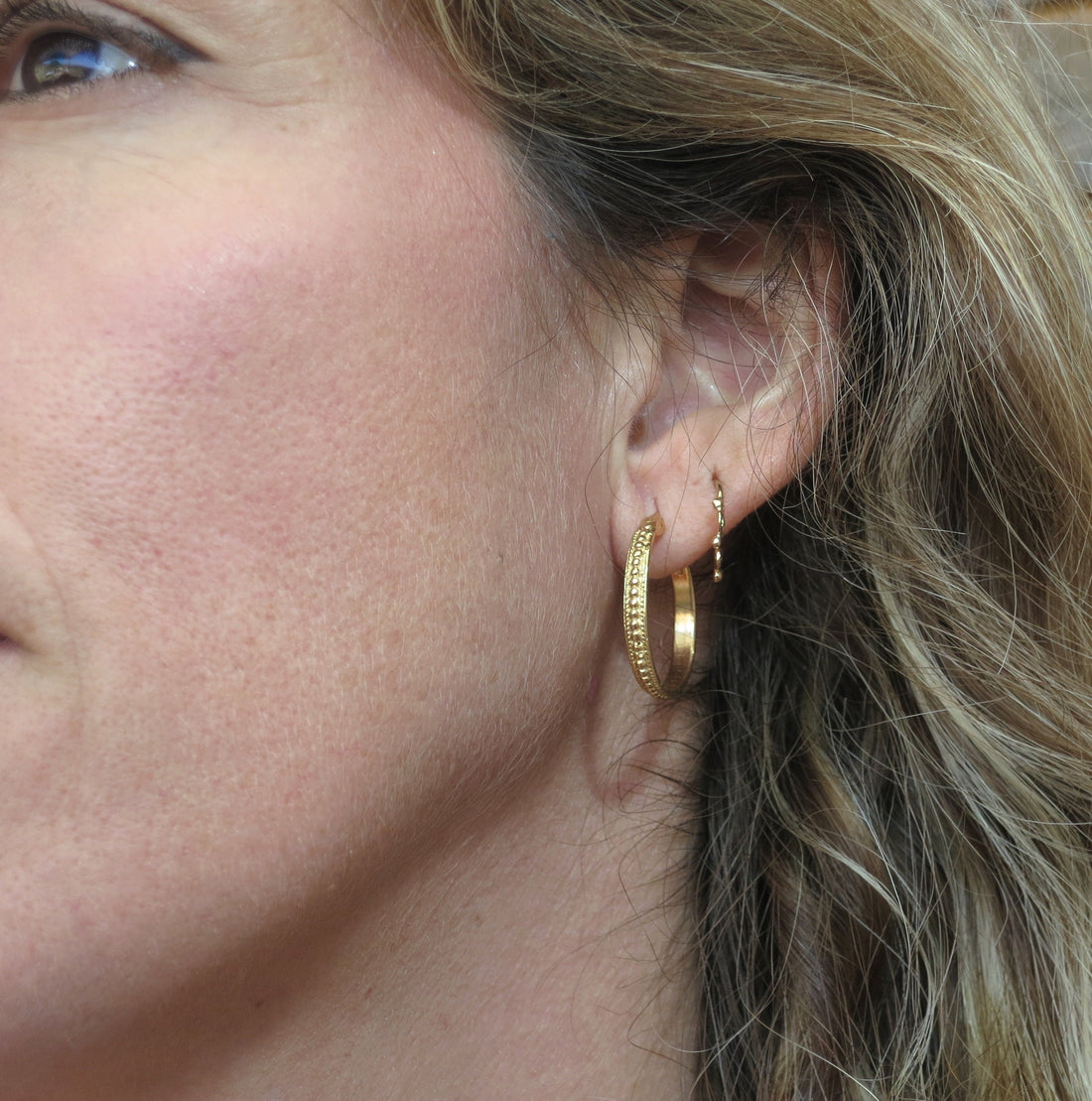 עגילי חישוק זהב בסגנון וינטג'