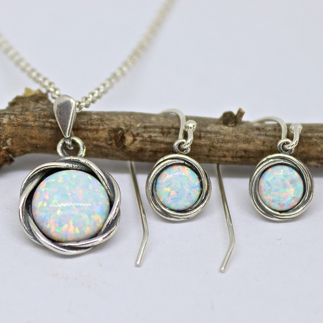 סט תכשיטי כסף סטרלינג אופל כחול: שרשרת ועגילים