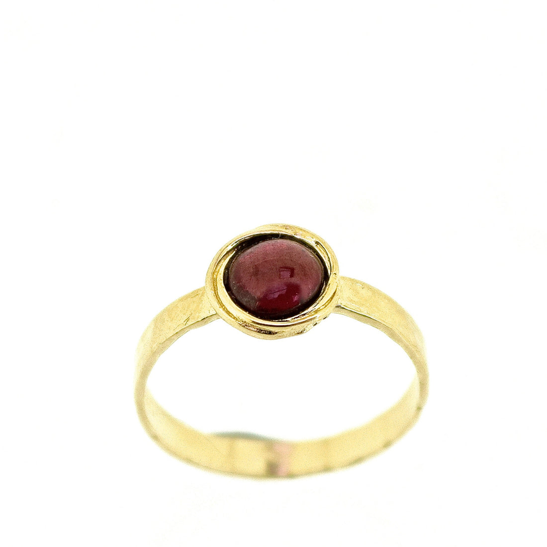 טבעת אמטיסט מזהב 14 קראט משובצת באבן ריקוע