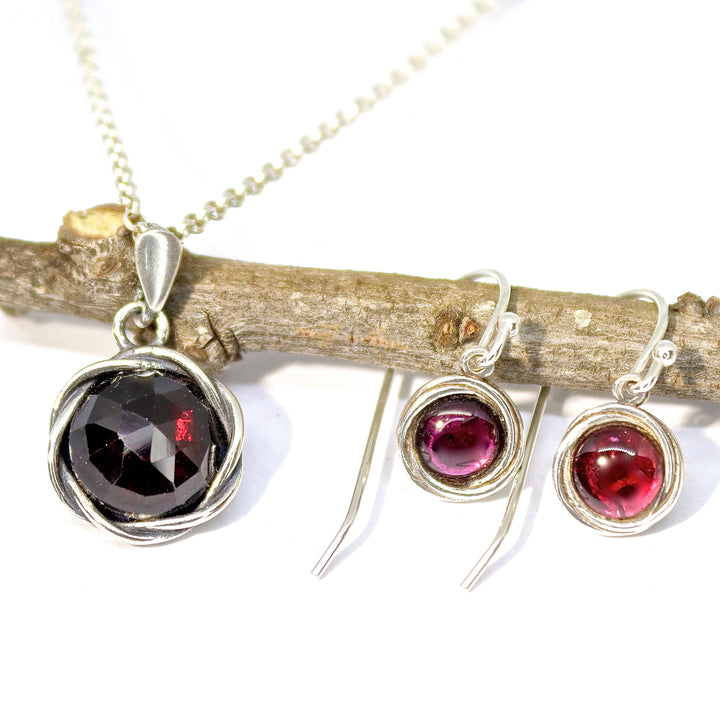 סט תכשיטי כסף סטרלינג אופל כחול: שרשרת ועגילים