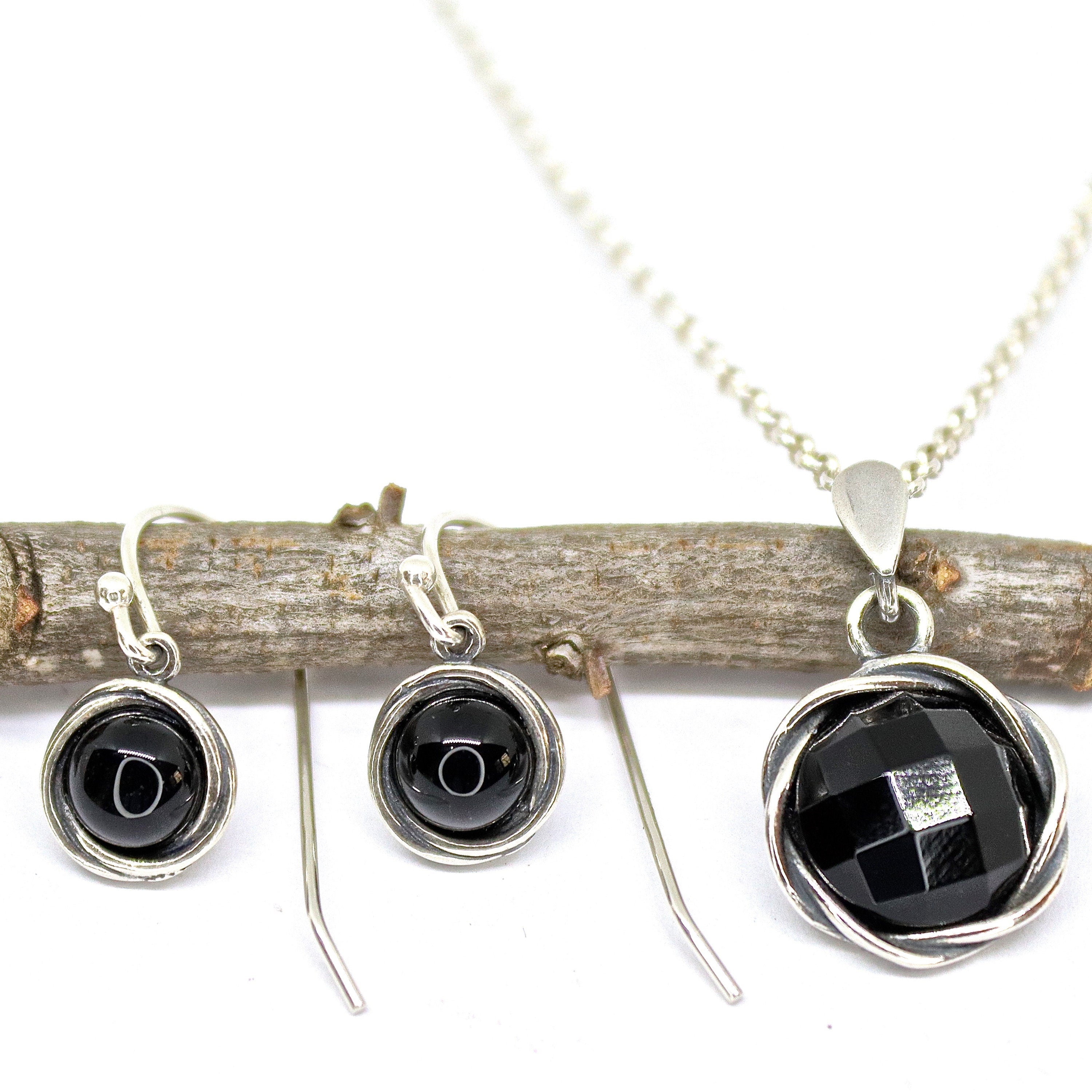 סט תכשיטי כסף סטרלינג אופל כחול: שרשרת ועגילים