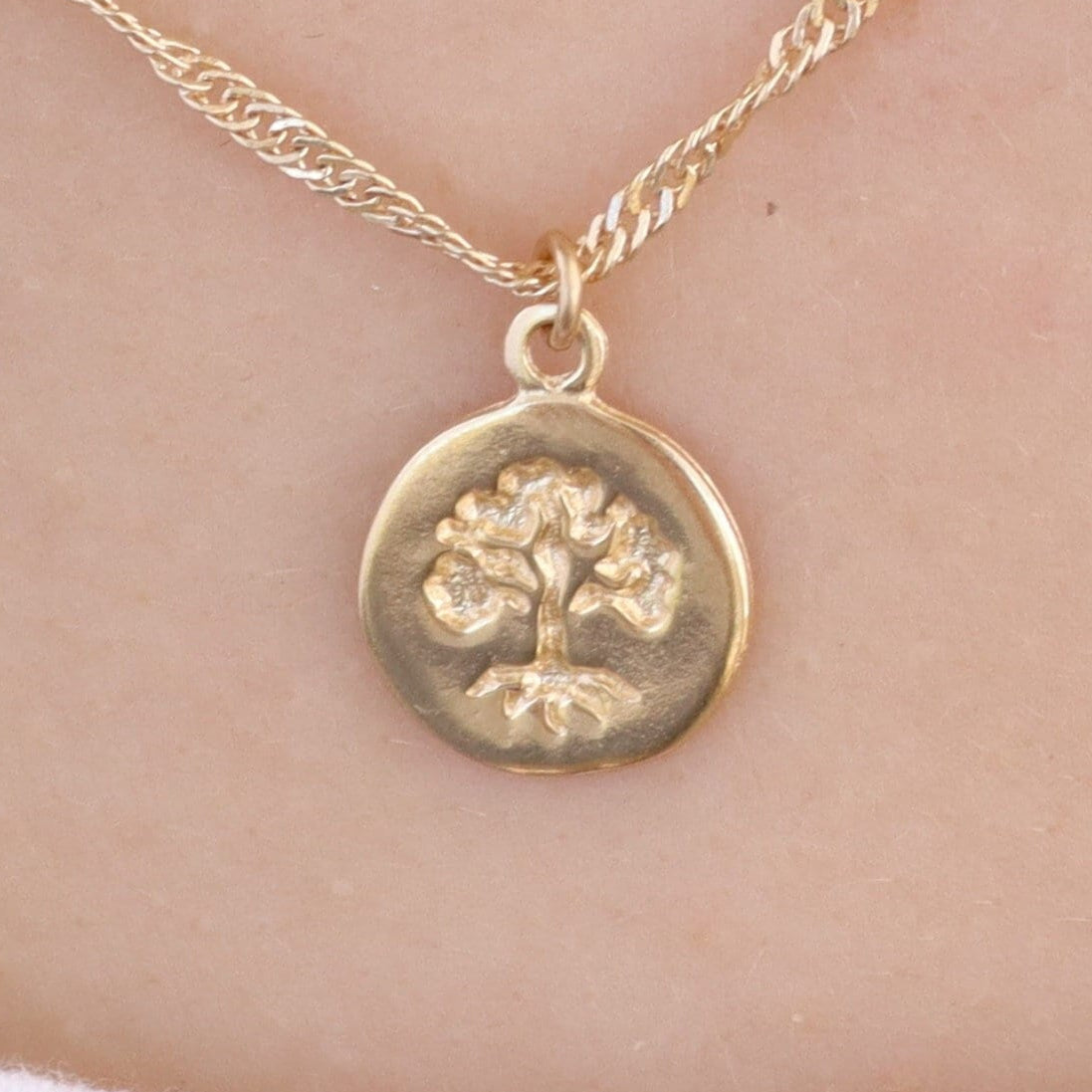 שרשרת עץ החיים, תליון עץ משפחה זעיר מזהב