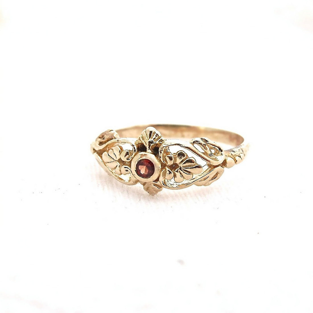 טבעת זהב מלא 14 קראט משובצת גארנט, טבעת זהב בסגנון ויקטוריאני, טבעות וינטג', טבעת סטייטמנט, טבעת גארנט