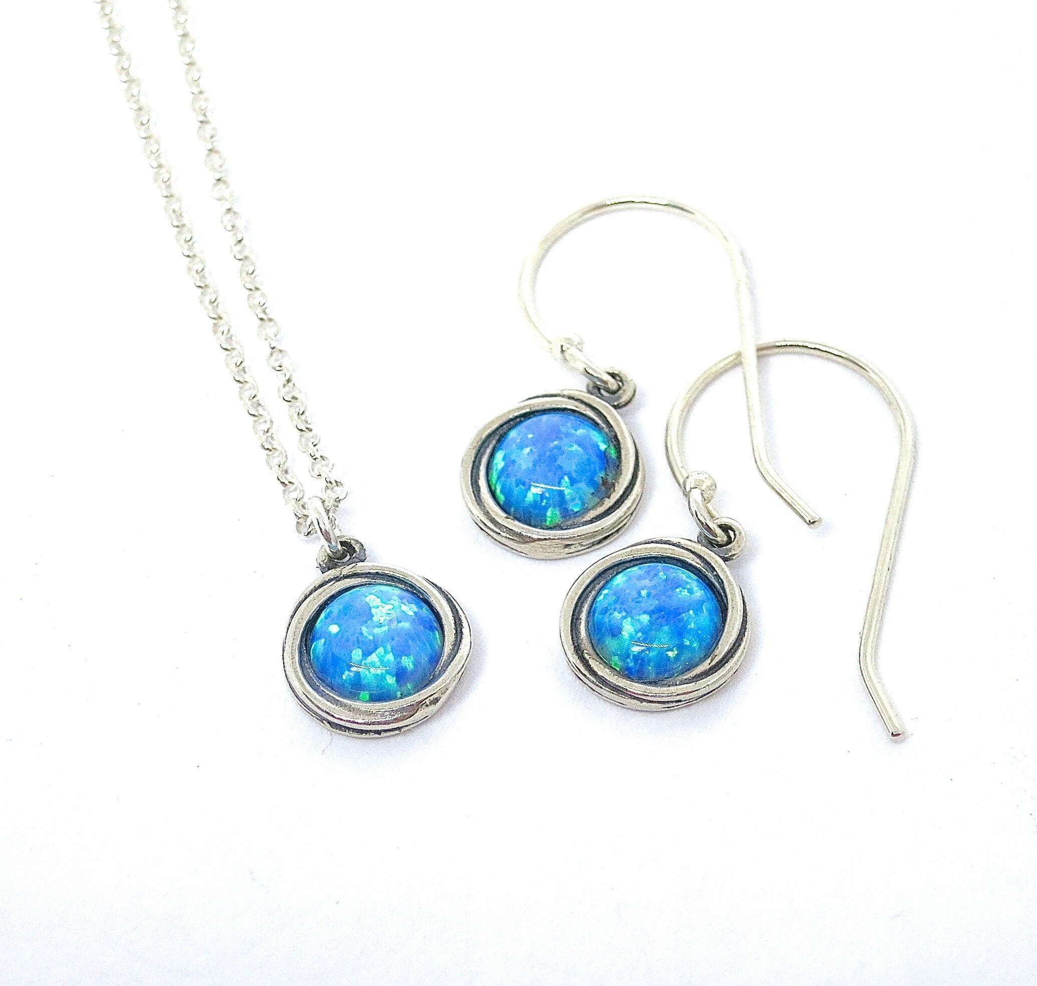 סט תכשיטי כסף סטרלינג אופל כחול, עגילים ושרשרת תלויים