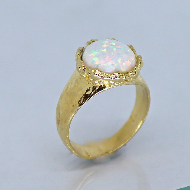 טבעת זהב אופל גדולה, טבעת זהב אופל לבן משובצת רקוע