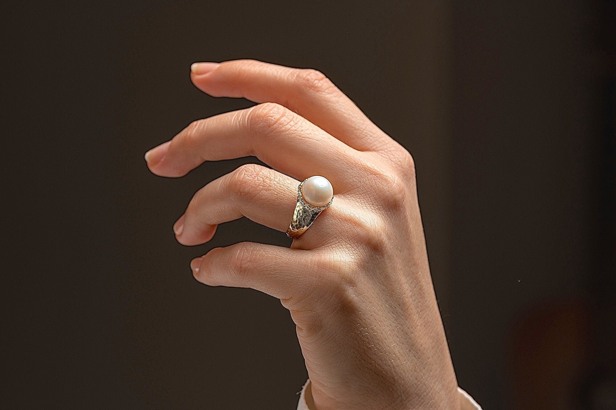 טבעת זהב פנינה מרוקעת