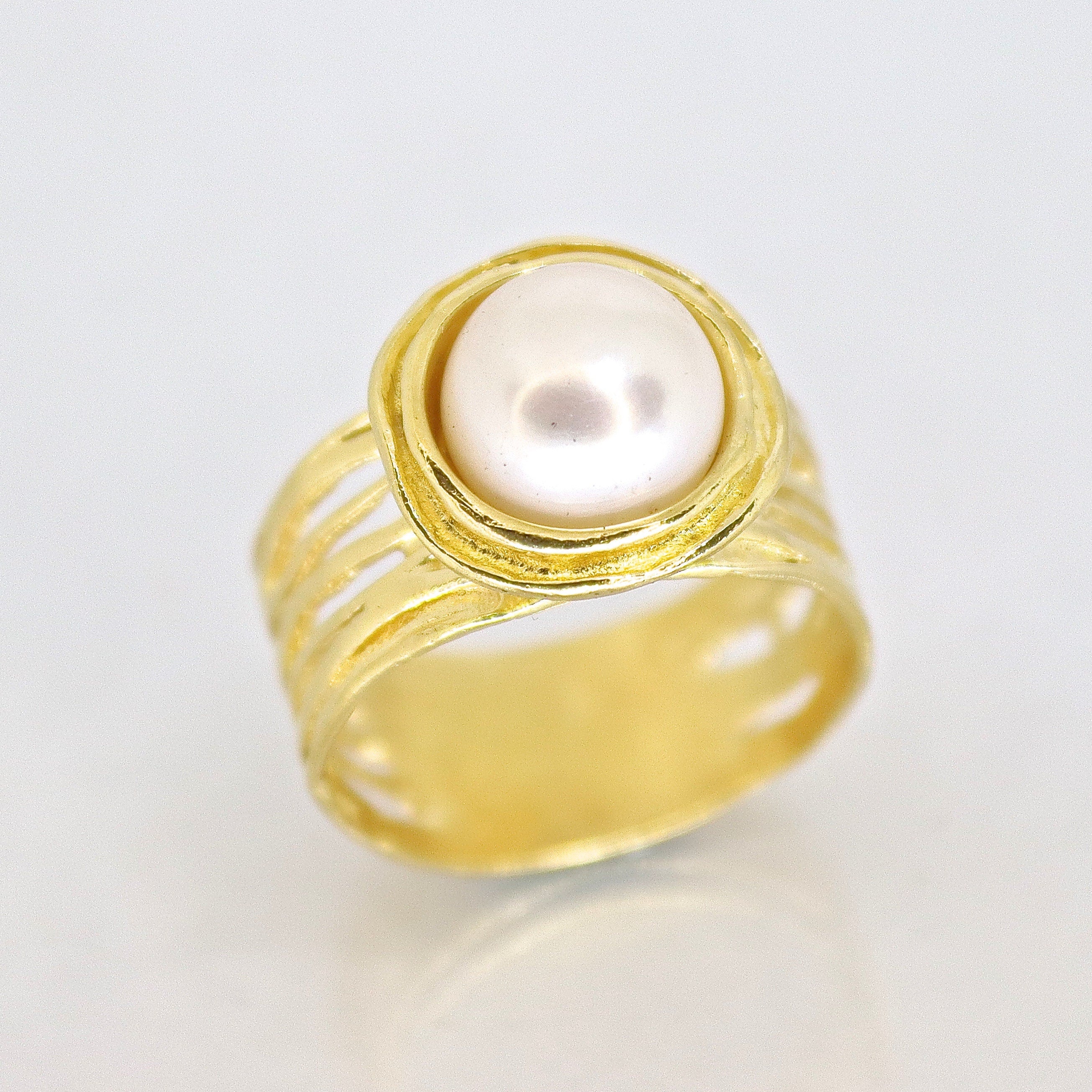 טבעת זהב רחבה עם פנינה