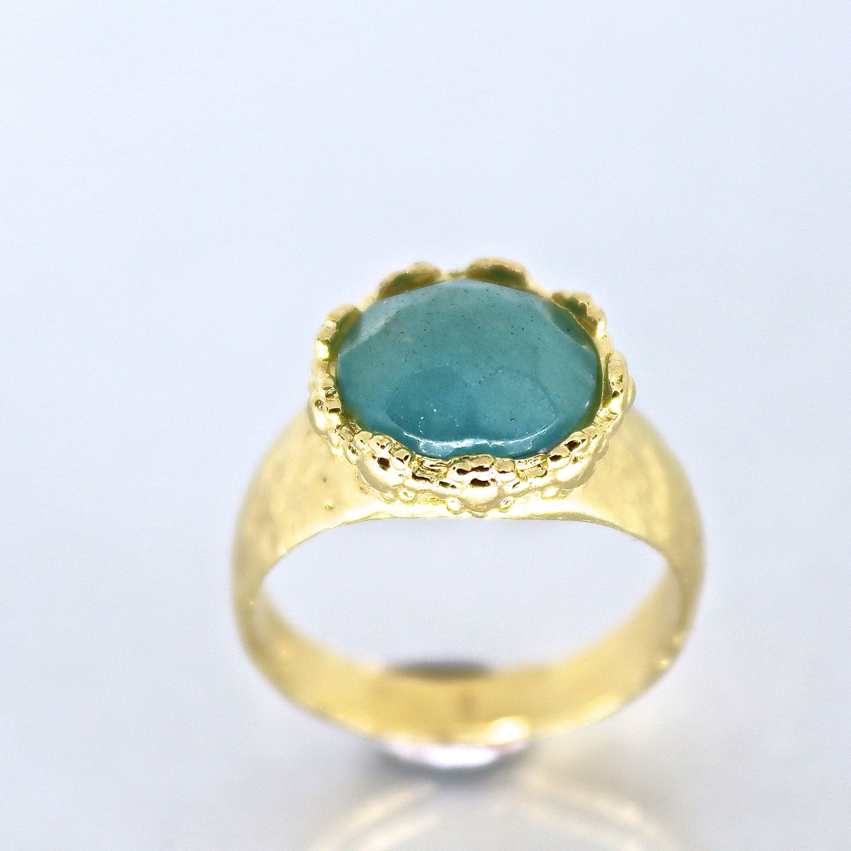 טבעת זהב אקוומרין גדולה, טבעת זהב מלא 14 קראט משובצת באבני חן כחולות