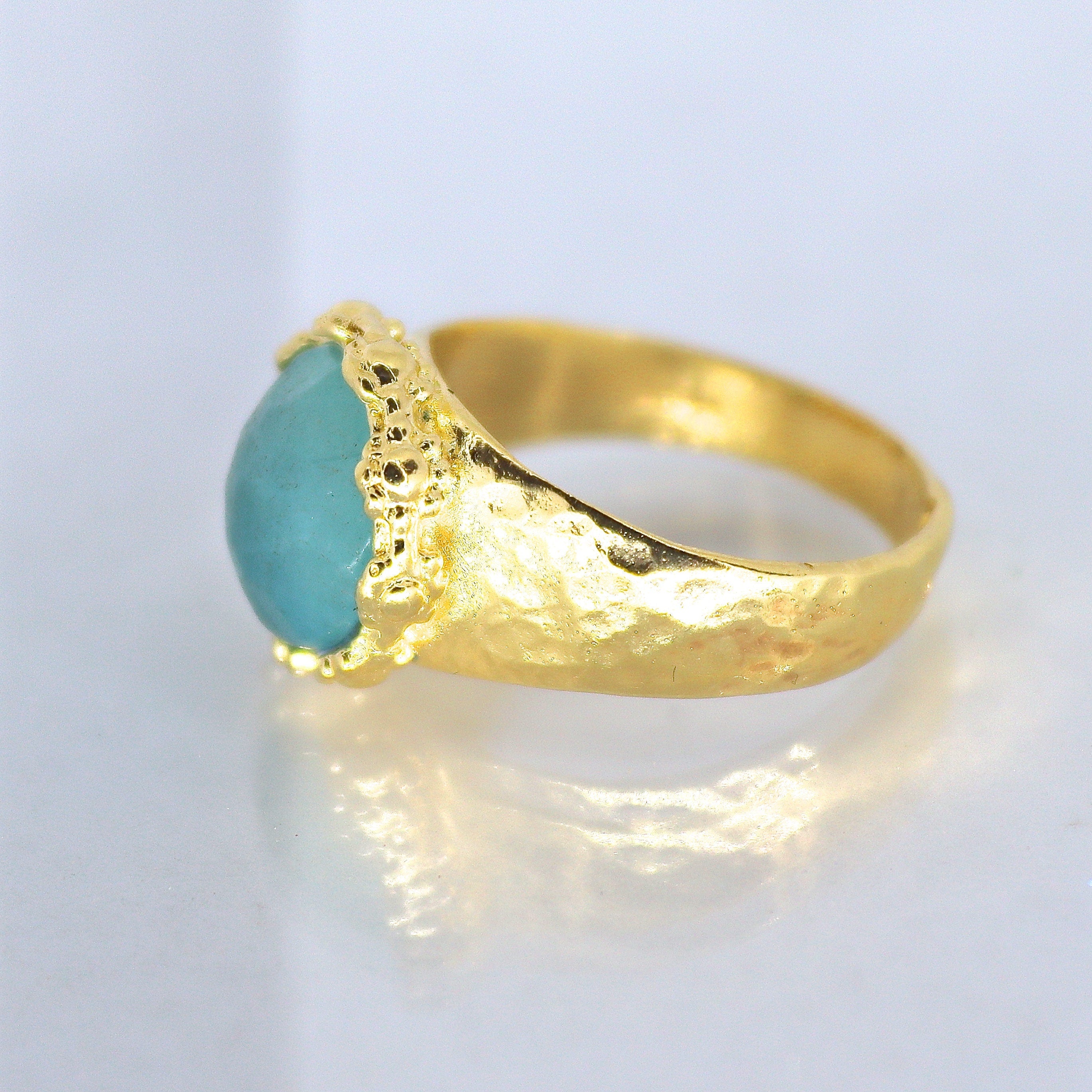 טבעת זהב אקוומרין גדולה, טבעת זהב מלא 14 קראט משובצת באבני חן כחולות