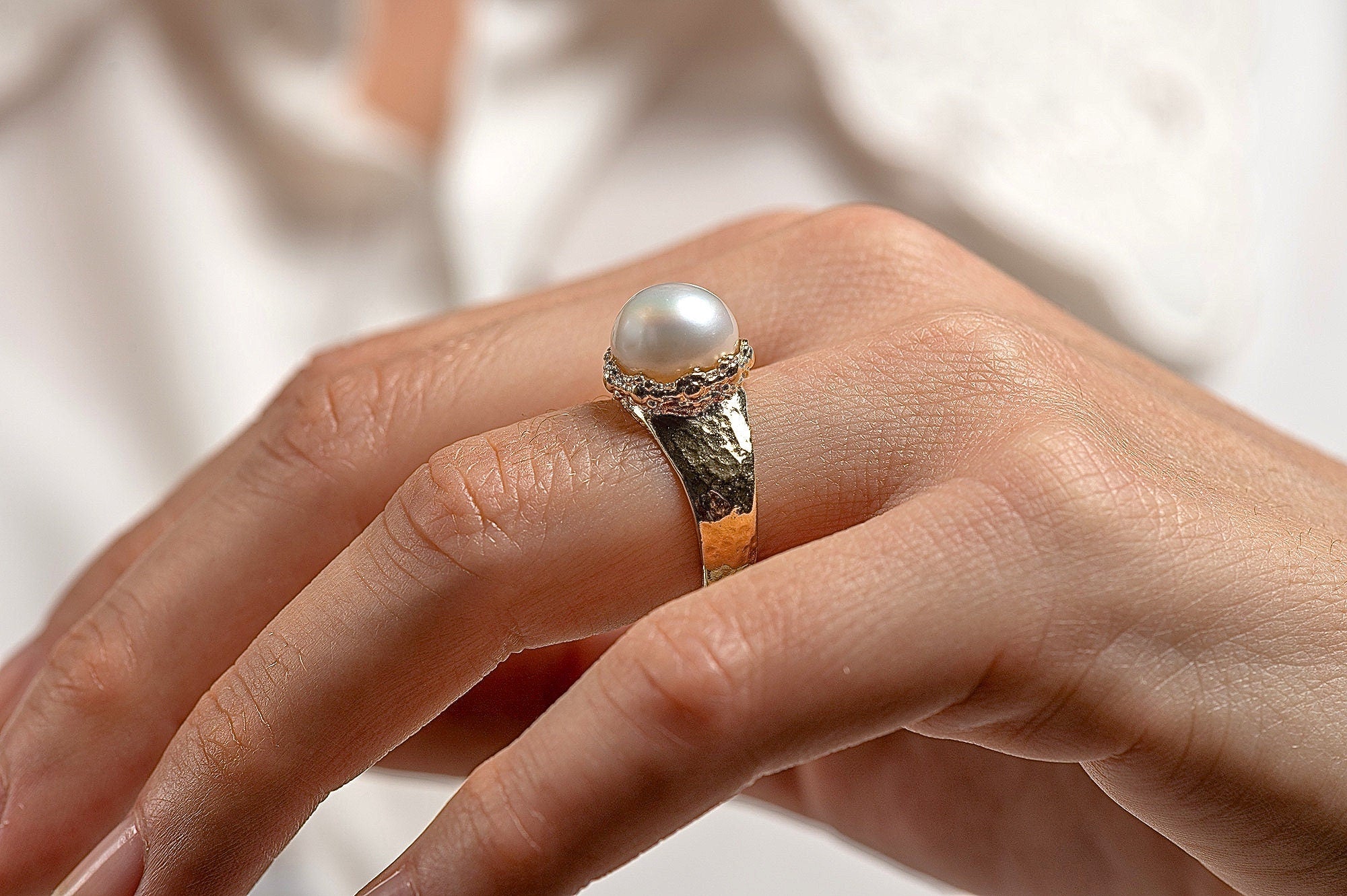 טבעת זהב פנינה מרוקעת