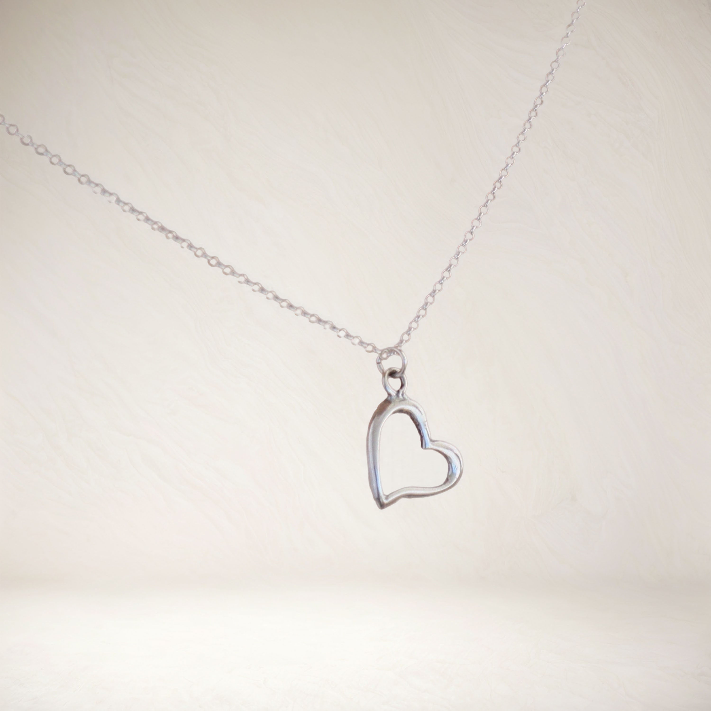 שרשרת כסף עם לב עליה