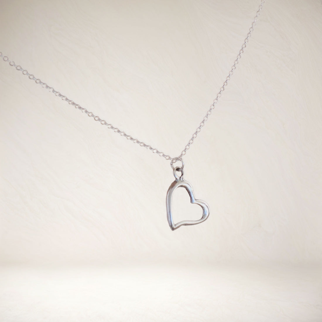 שרשרת כסף עם לב עליה