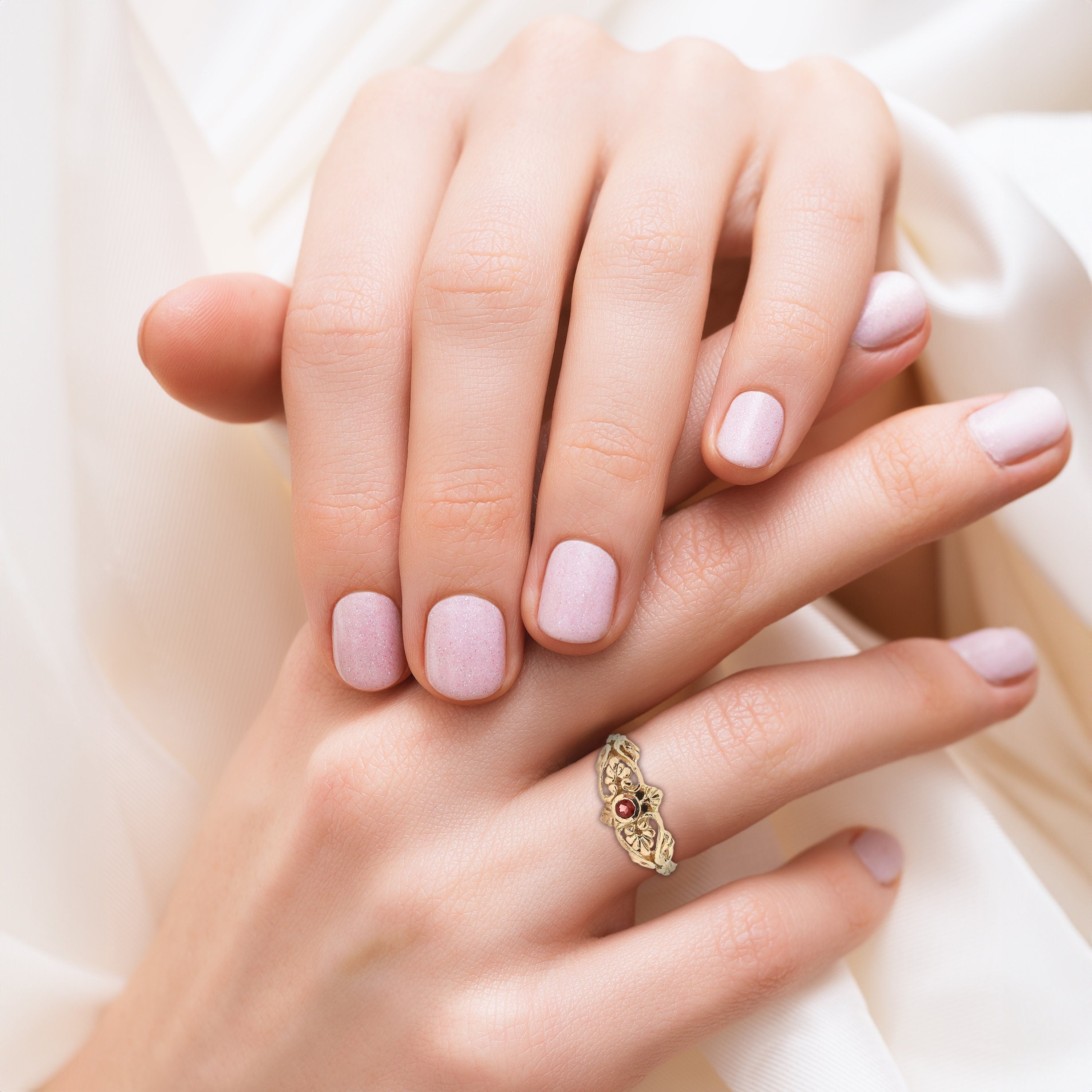 טבעת זהב מלא 14 קראט משובצת גארנט, טבעת זהב בסגנון ויקטוריאני, טבעות וינטג', טבעת סטייטמנט, טבעת גארנט