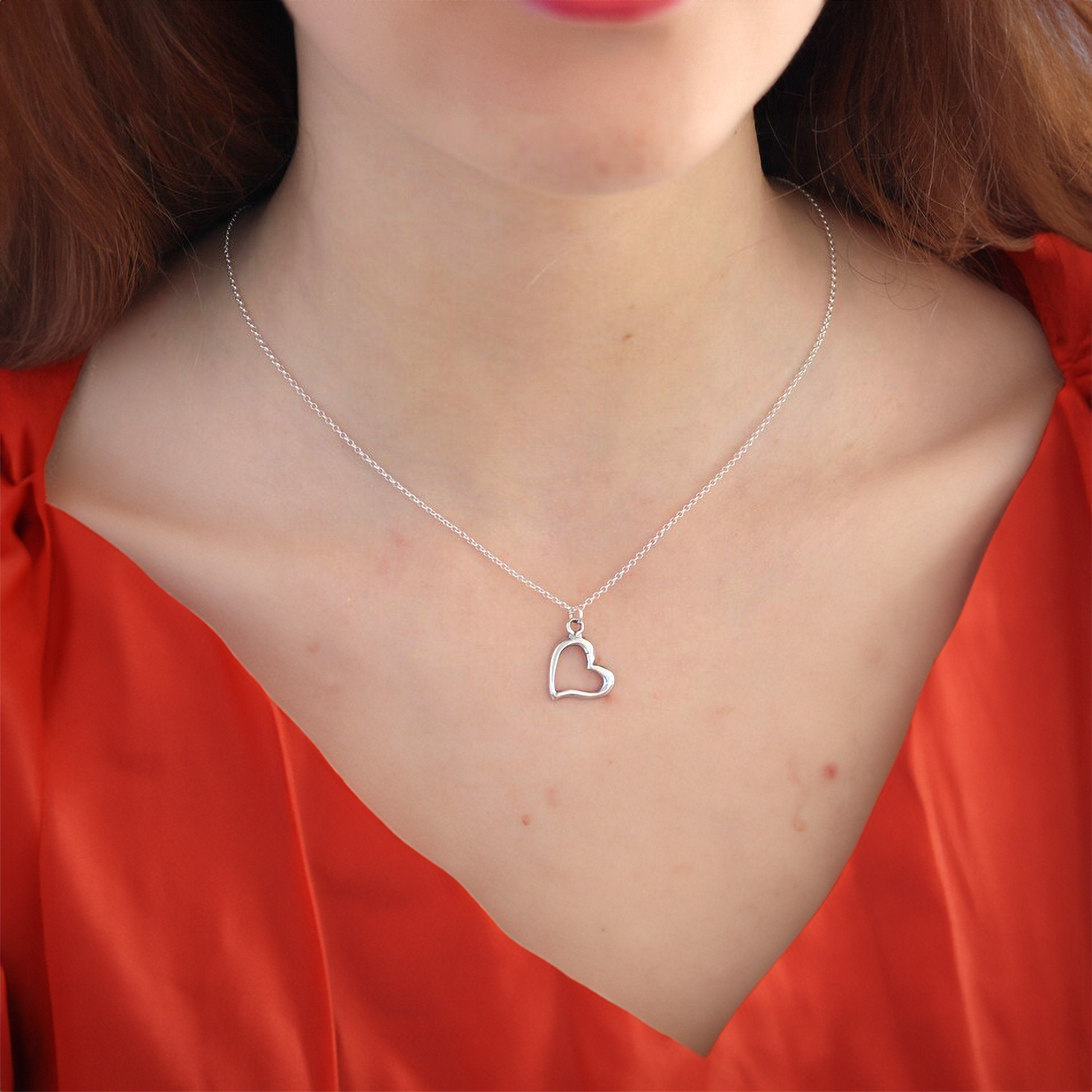 תליון בצורת לב על שרשרת כסף