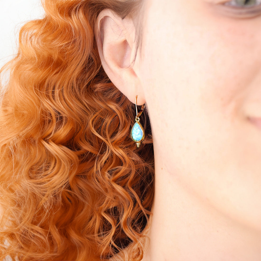 עגילי זהב אופל, עגילי זהב 14 קראט מלאים משובצים באופל כחול