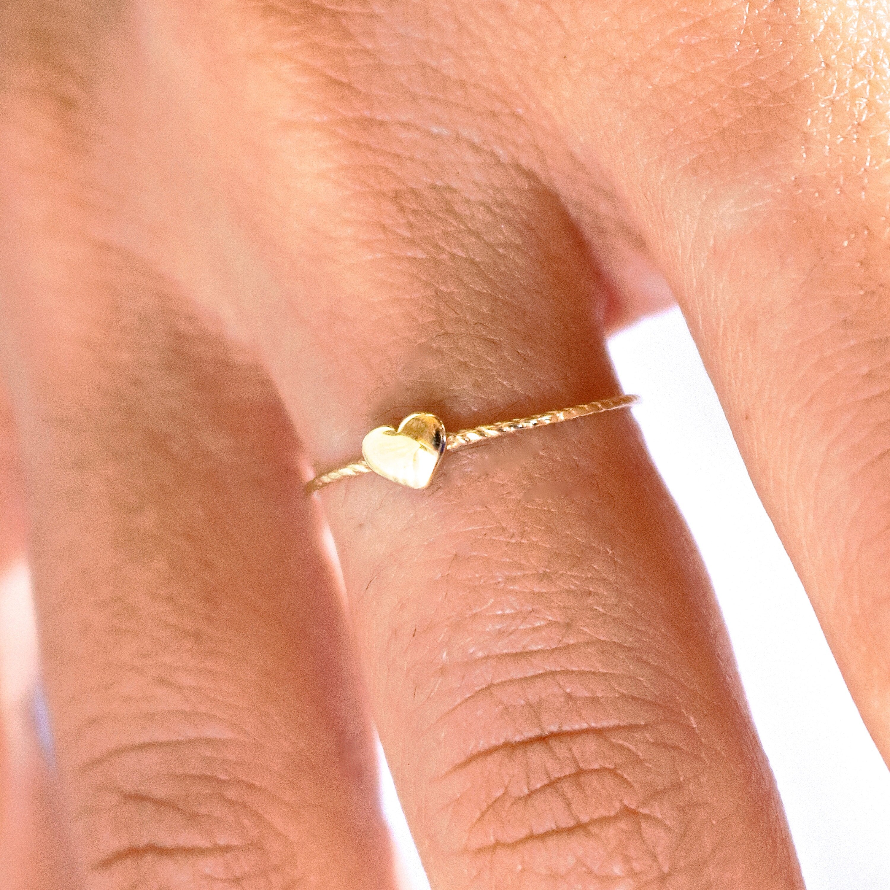 טבעת לב דקה מזהב 14 קראט, טבעת לב מינימליסטית, מתנה לה