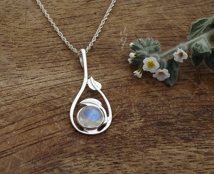שרשרת תליון כסף סטרלינג אבן ירח - עיצוב עלים בעבודת יד