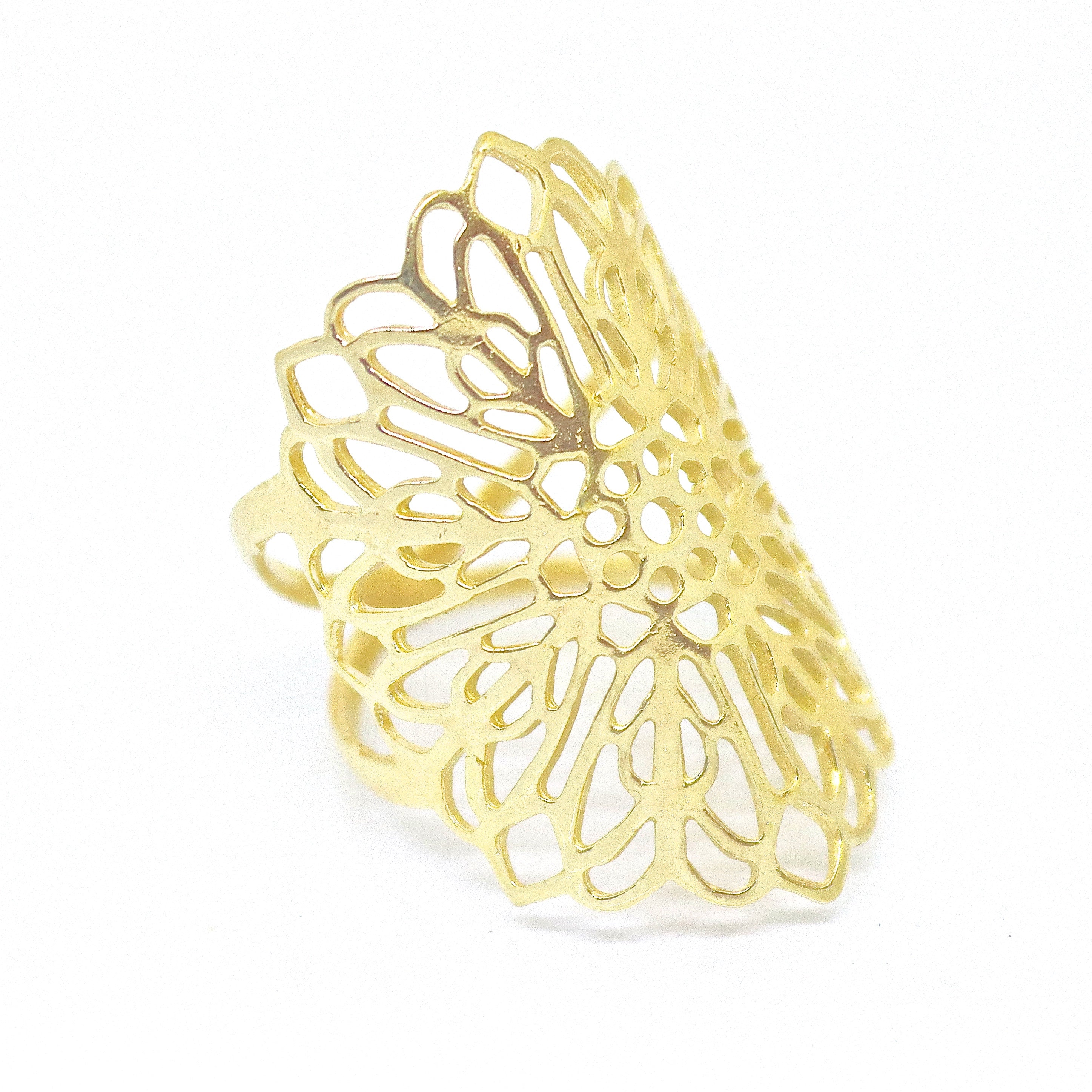 טבעת זהב ארוכה משובצת פיליגרן פרחים