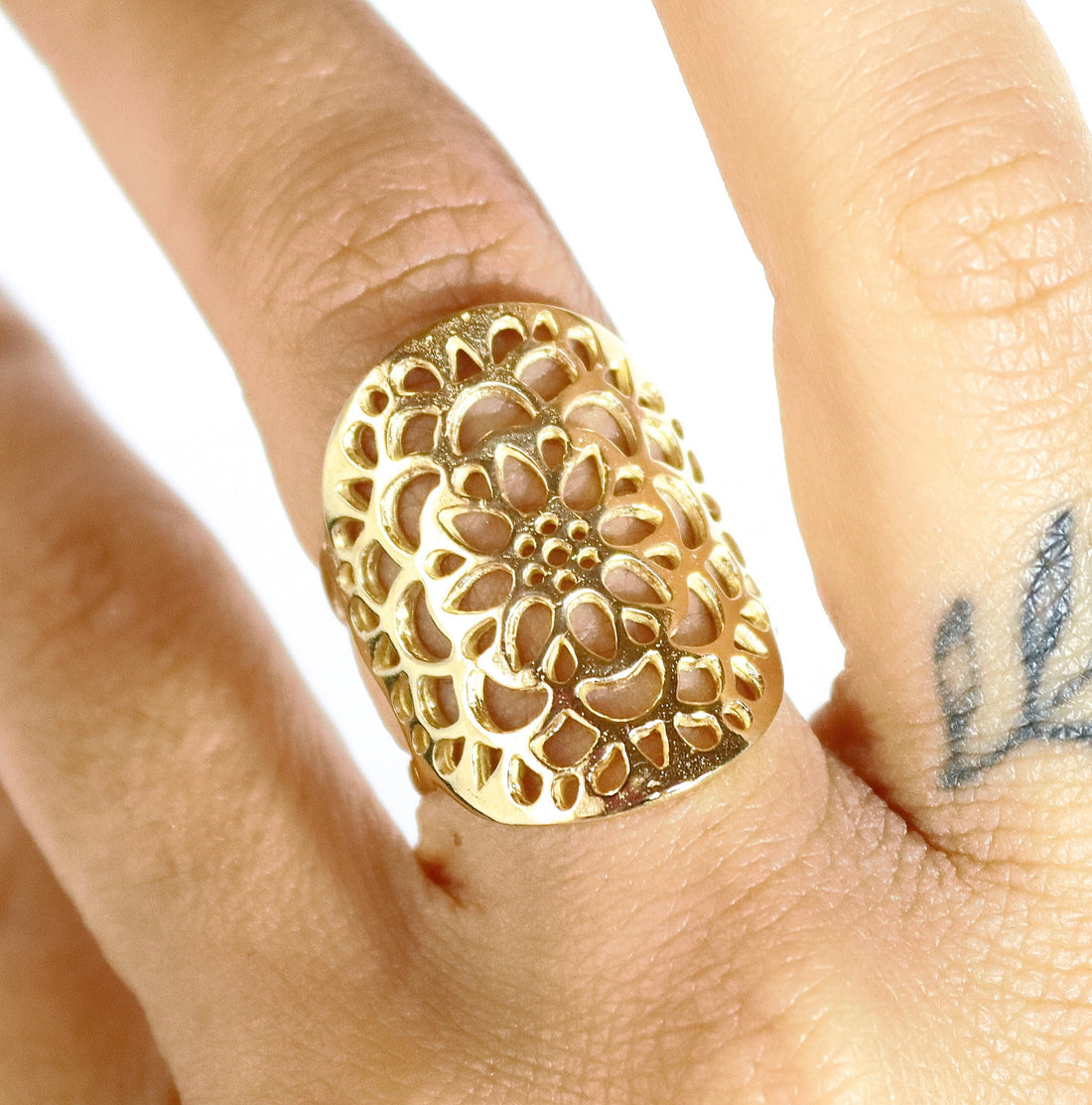 טבעת תחרה פרחונית ארוכה מזהב 14 קראט