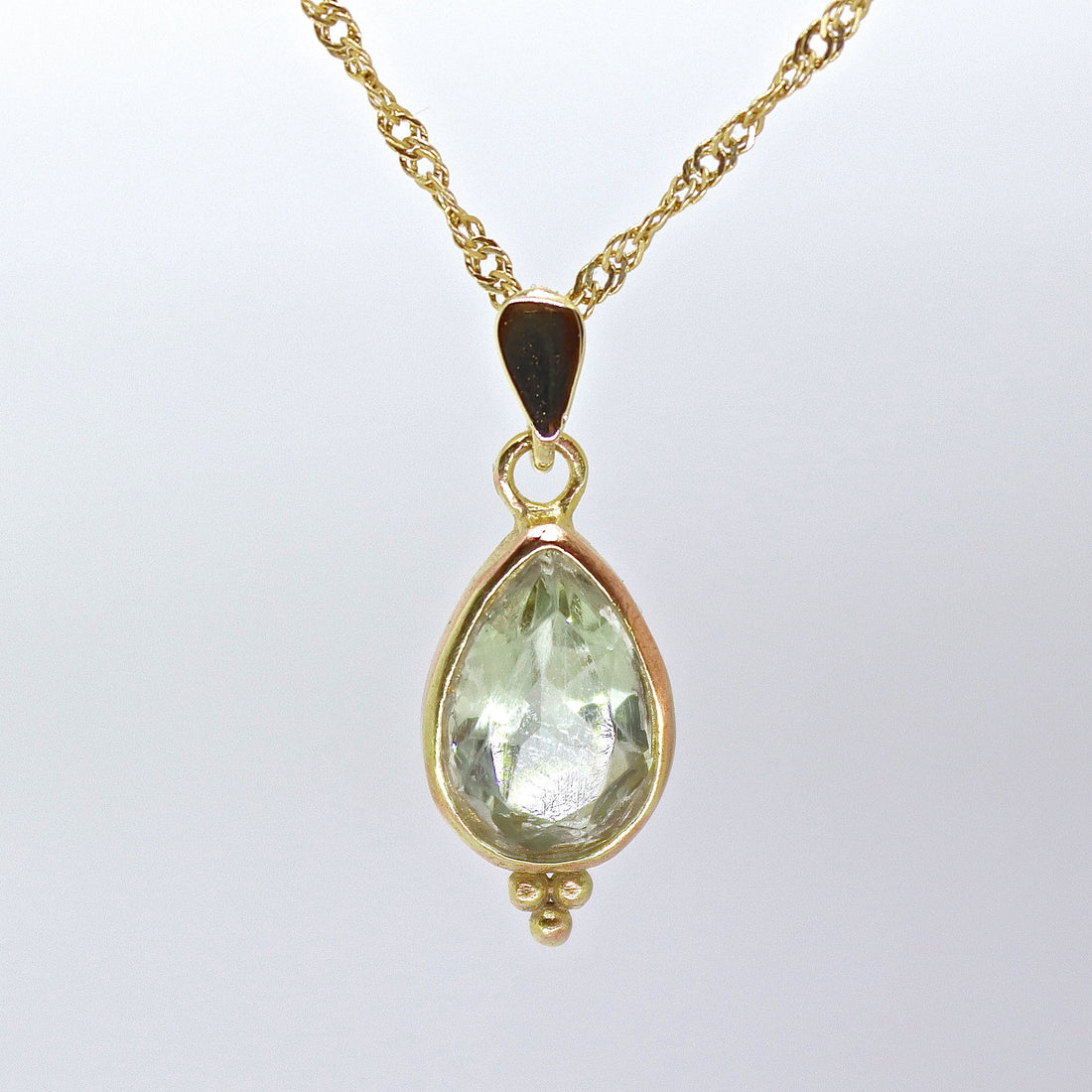 שרשרת זהב משובצת אמטיסט ירוקה, תליון שרשרת זהב משובצת פרסיוליט