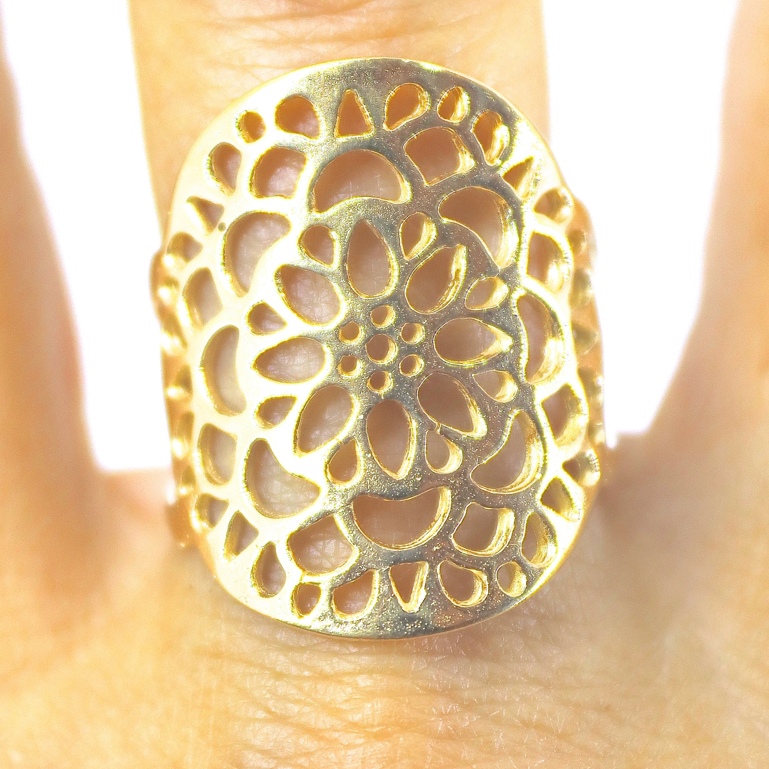 טבעת תחרה פרחונית ארוכה מזהב 14 קראט