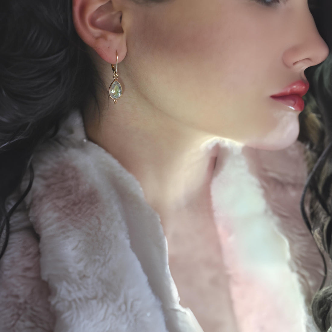 עגילי אמטיסט ירוק מזהב 14 קראט, עגילים תלויים עם אבן ירוקה בצורת דמעה