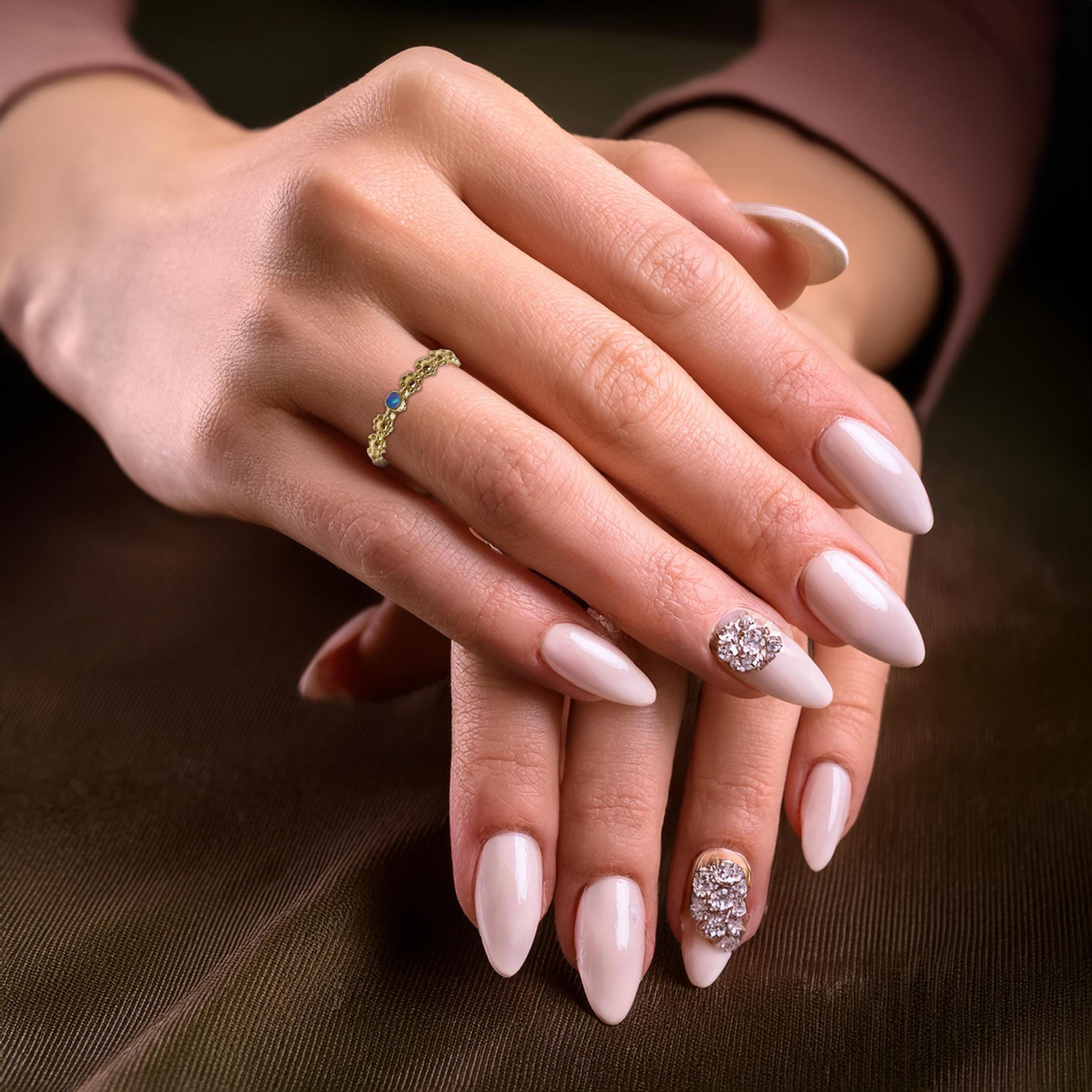 טבעת זהב 14 קראט משובצת פרח אופל