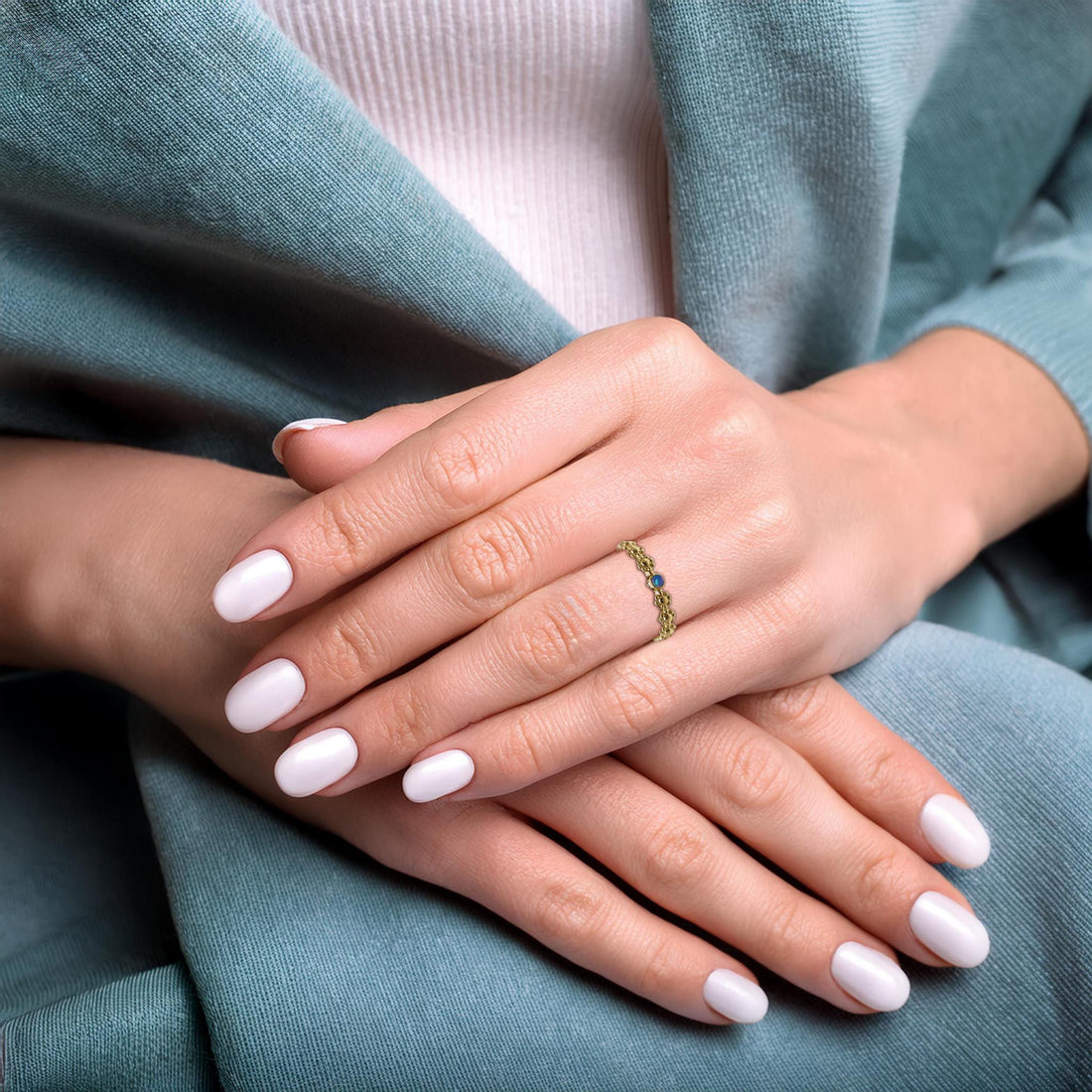 טבעת זהב 14 קראט משובצת פרח אופל