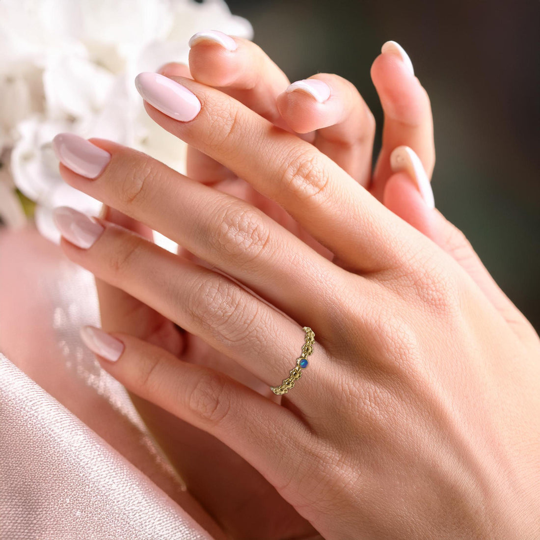 טבעת זהב 14 קראט משובצת פרח אופל