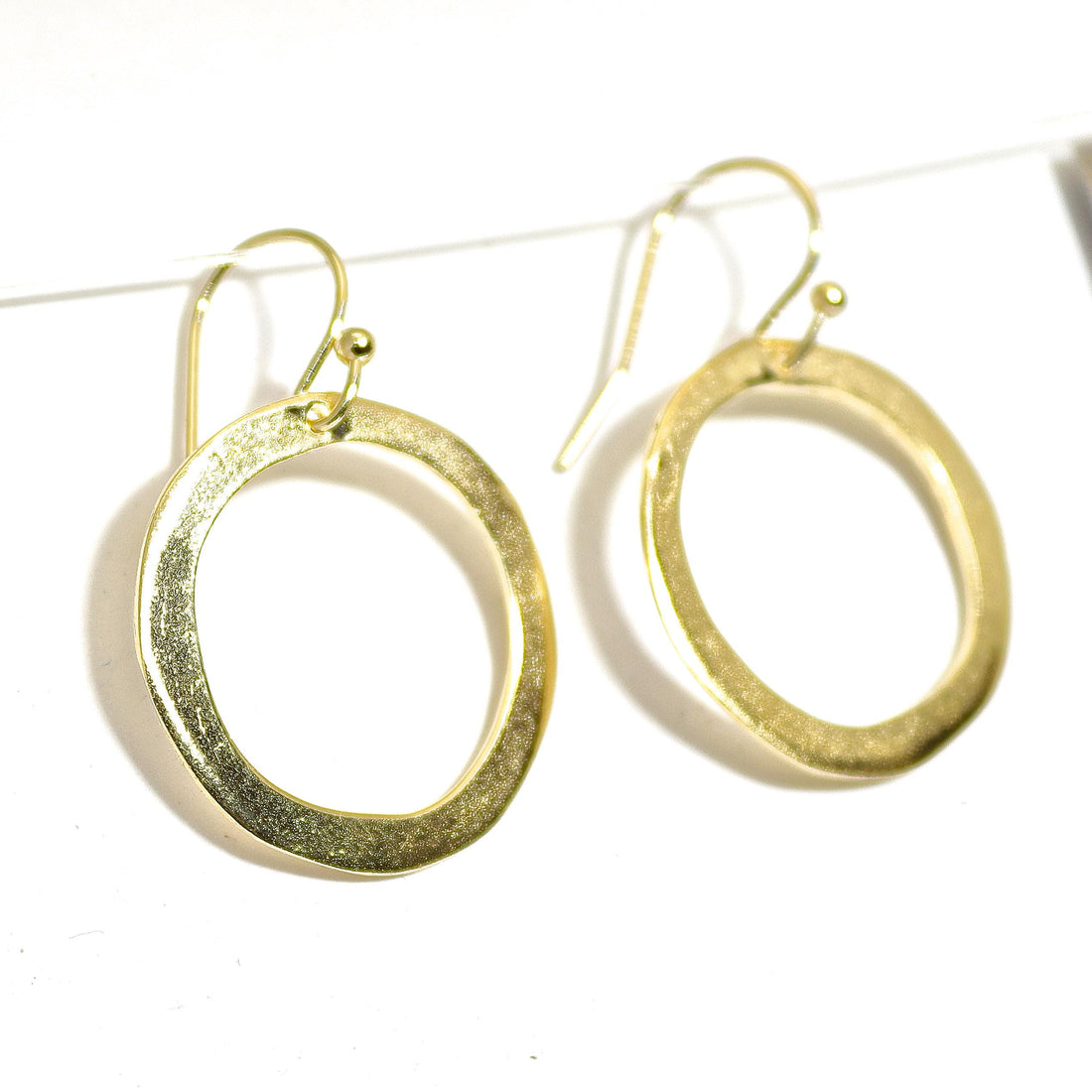 עגילי זהב מלא 14 קראט בצורת עיגול פתוח