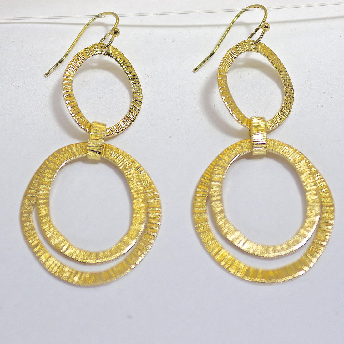 עגילים גדולים משובצים ב-14 קראט