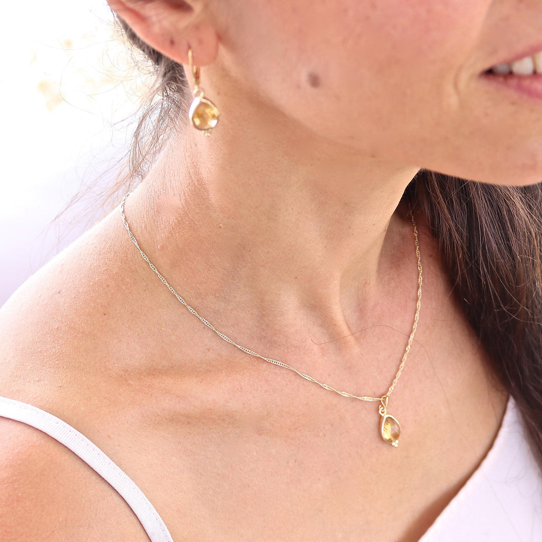 עגילי ציטרין מזהב 14 קראט, עגילים תלויים עם אבן צהובה, עגילי אבן לידה בנובמבר, עגילי אבן חן בצורת אגס לנשים