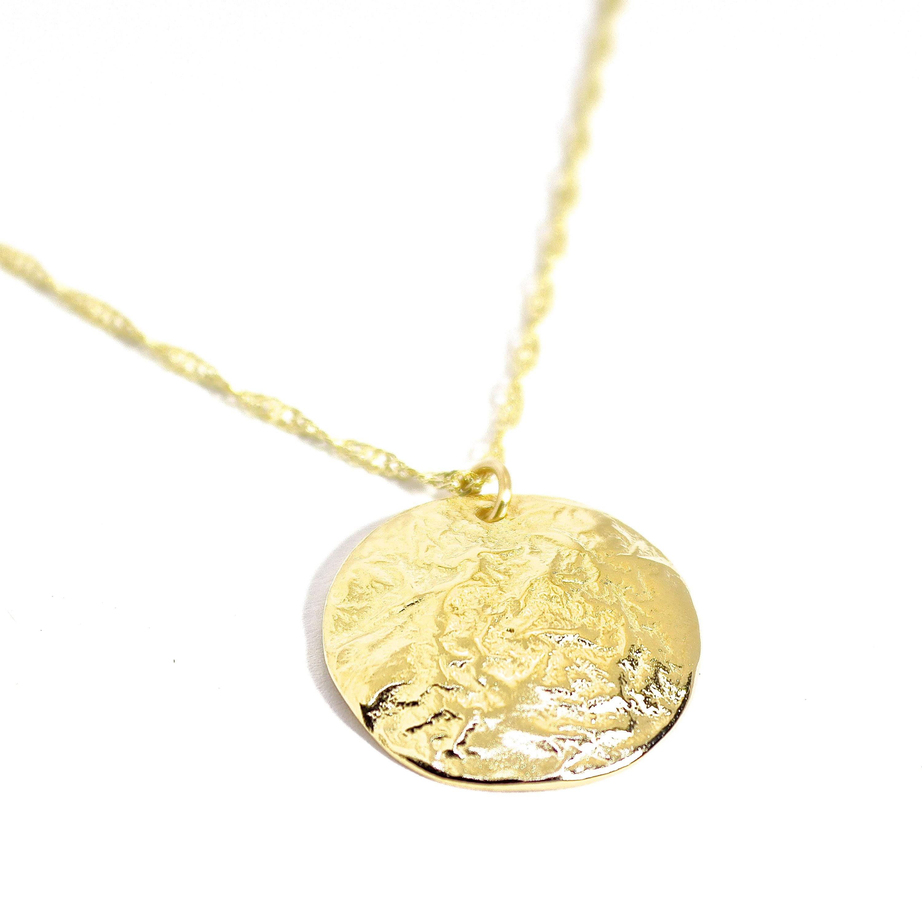 שרשרת דיסקית זהב עם טקסטורה, תליון כיפה