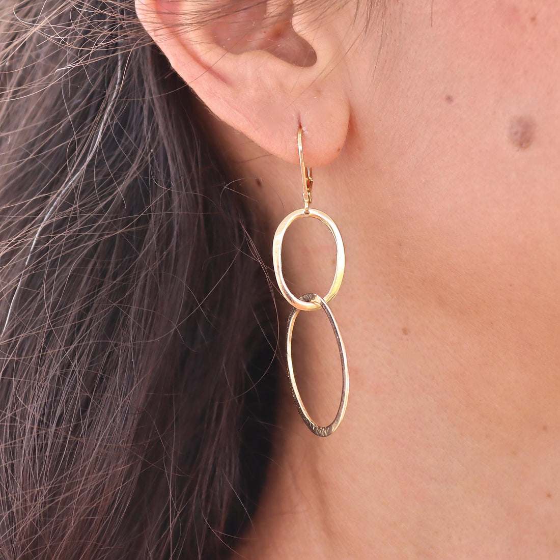 עגילי זהב 14 קראט משובצים בצבע לינק