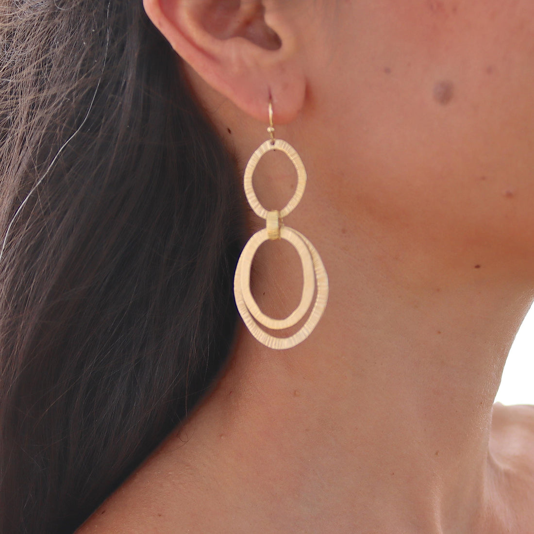 עגילים גדולים משובצים ב-14 קראט