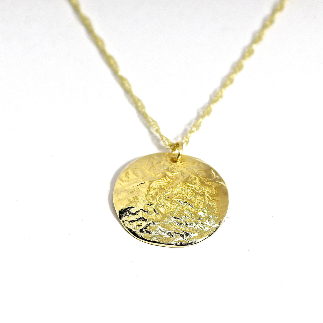 שרשרת דיסקית זהב עם טקסטורה, תליון כיפה