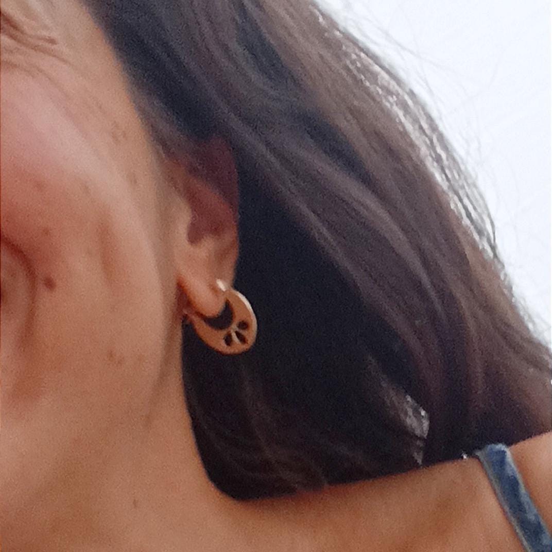 עגילי חישוק מזהב לוטוס