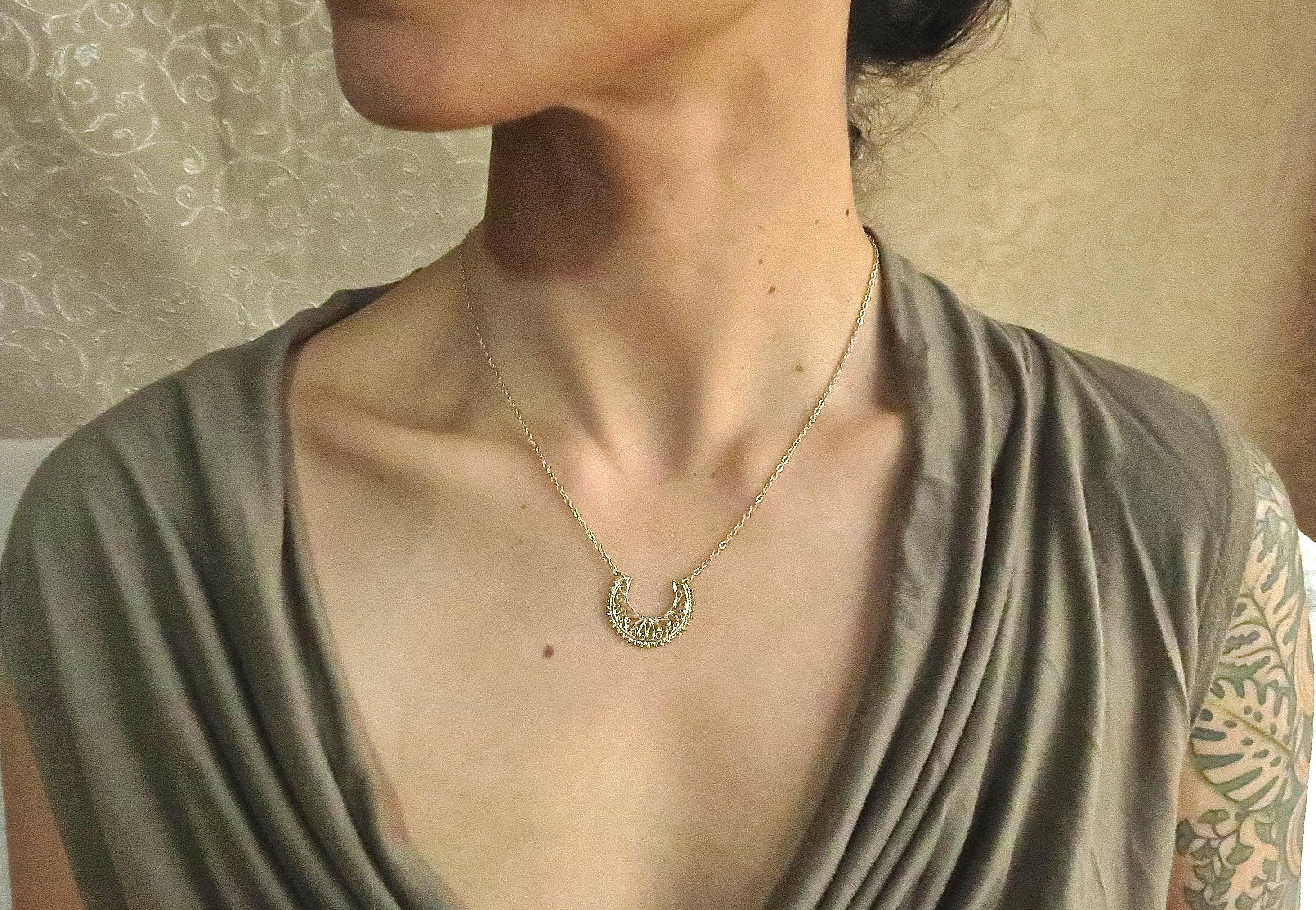 שרשרת סהר פיליגרן: תכשיטים בוהמיים מצופים זהב 14 קראט