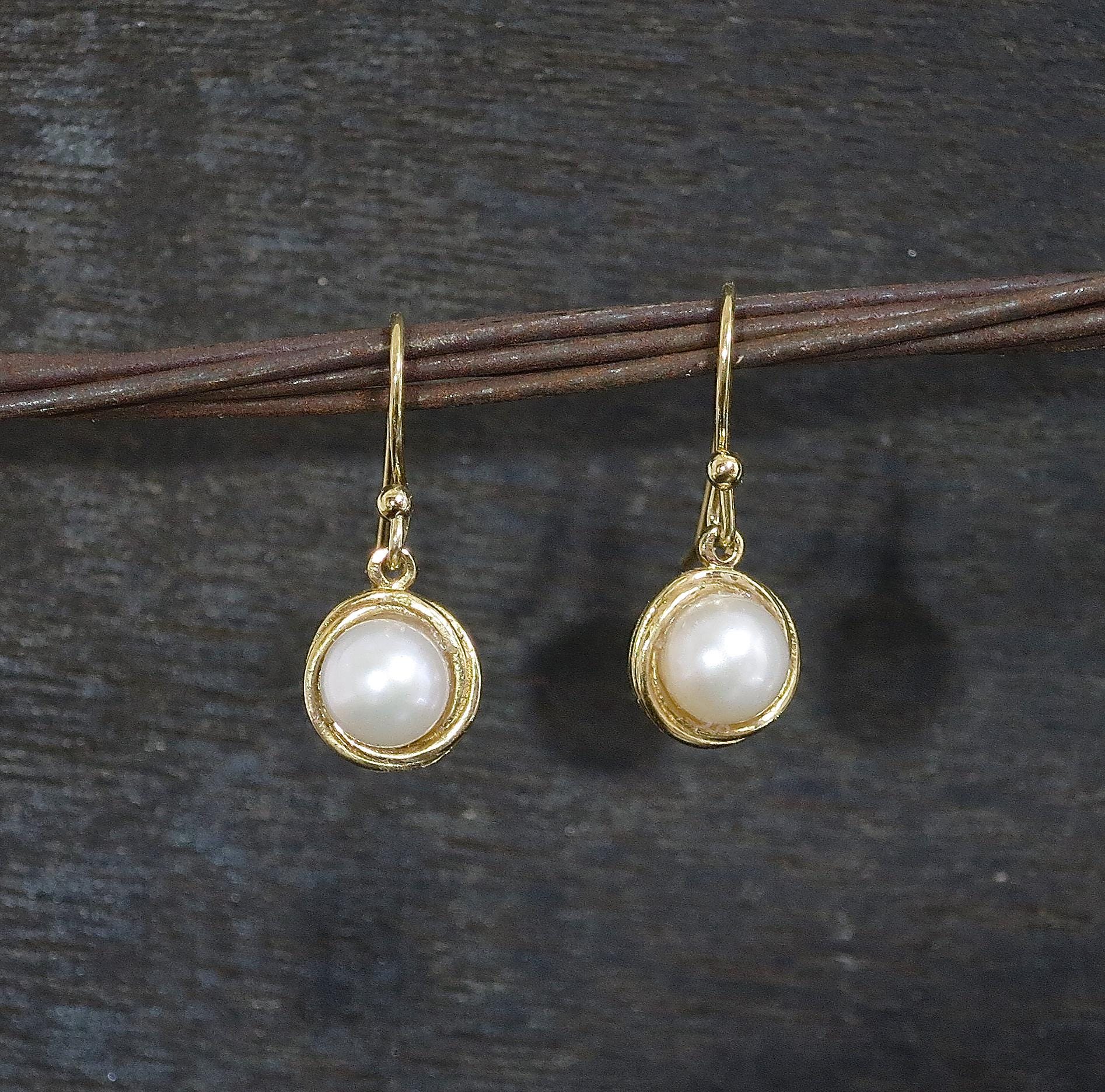 סט תכשיטי זהב לבן פנינה, עגילים תלויים ותליון שרשרת