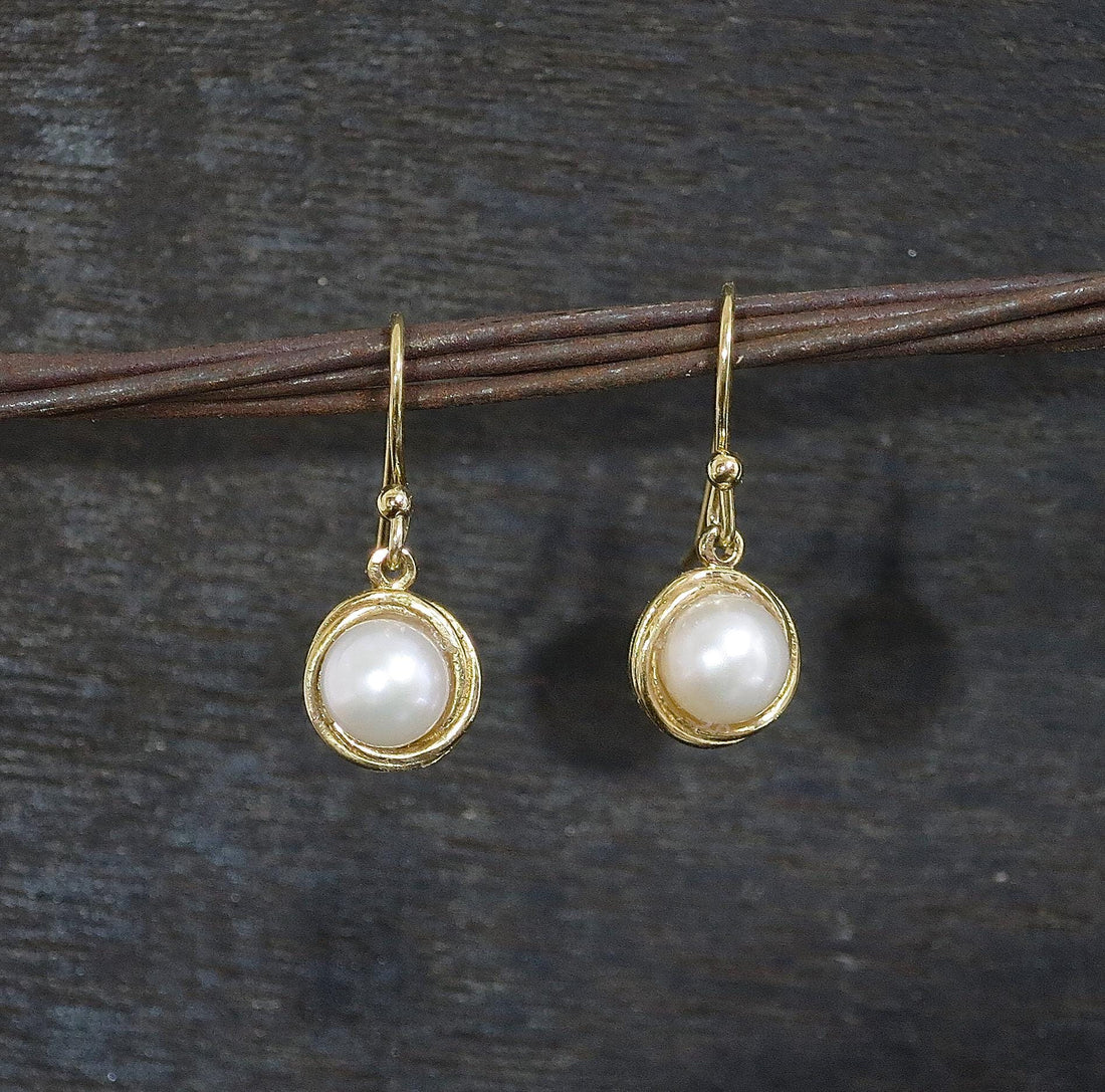 סט תכשיטי זהב לבן פנינה, עגילים תלויים ותליון שרשרת