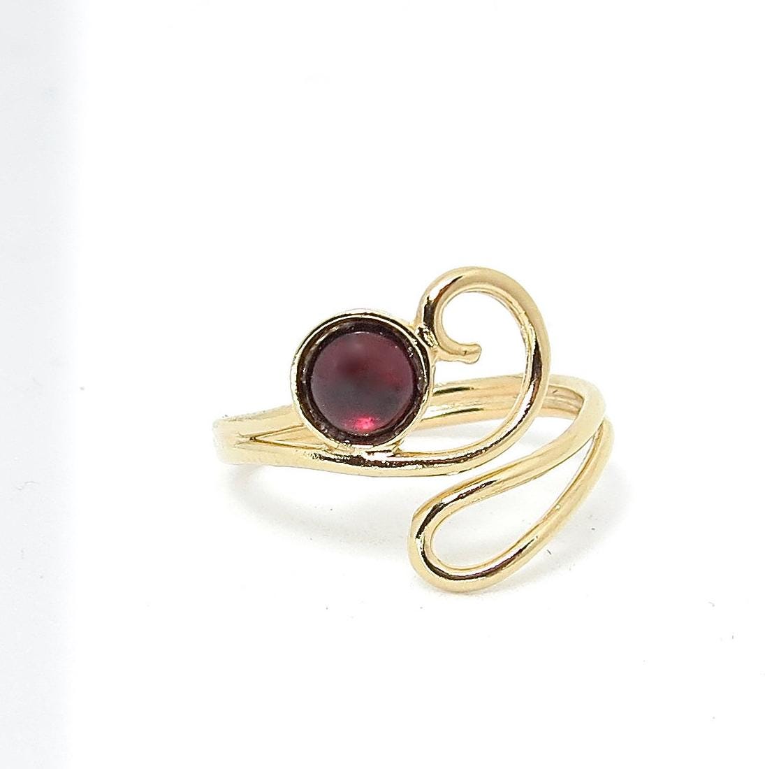 טבעת זהב מתכווננת משובצת גארנט