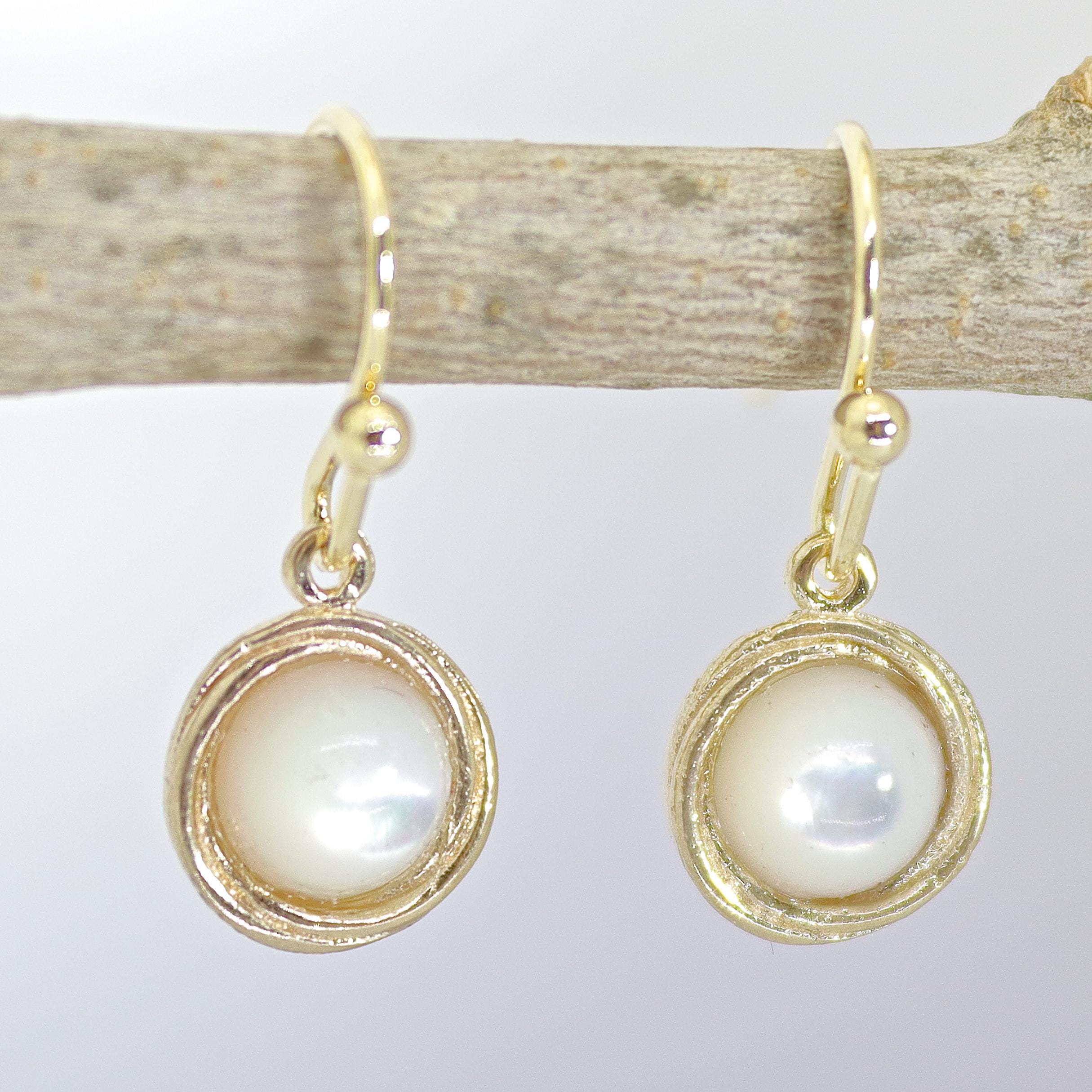 סט תכשיטי זהב לבן פנינה, עגילים תלויים ותליון שרשרת