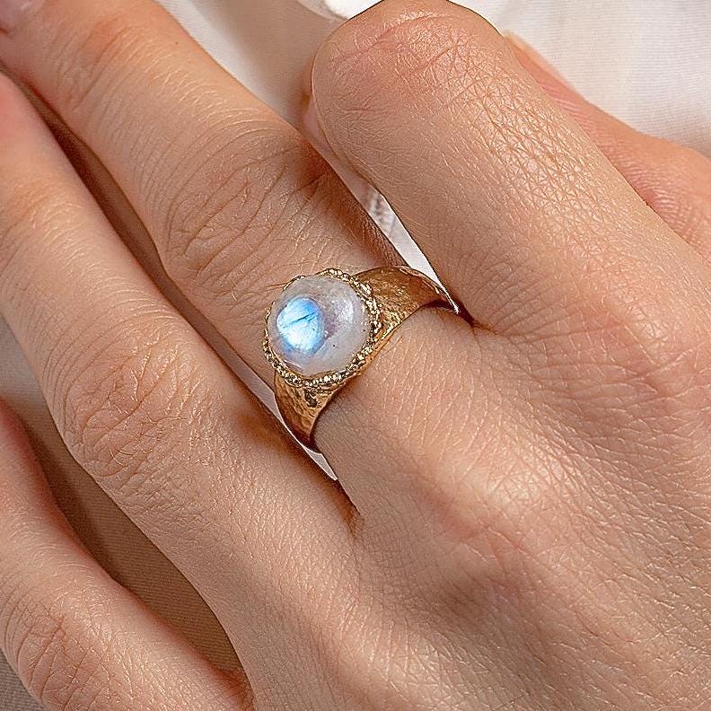 טבעת זהב מונסטון, טבעת טבעת גדולה מרוקעת