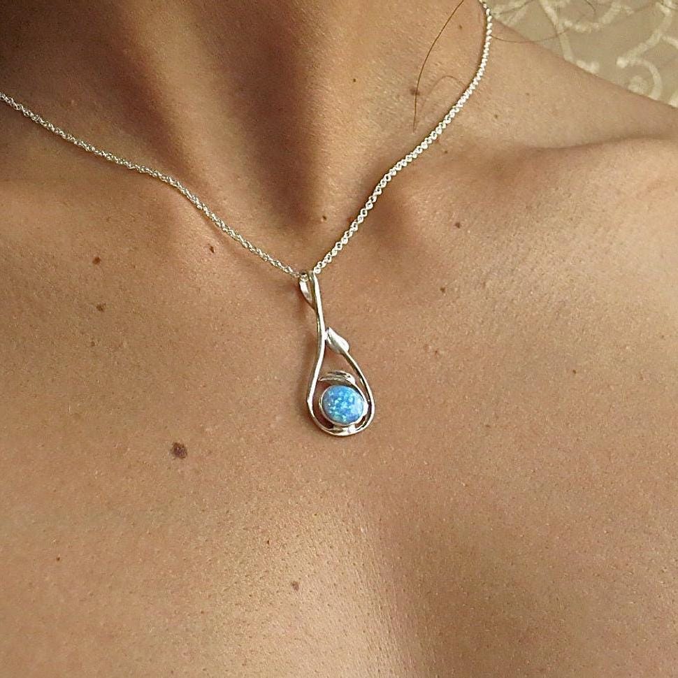 שרשרת אופל כחול מזהב 14 קראט: תליון אופל עם עלים