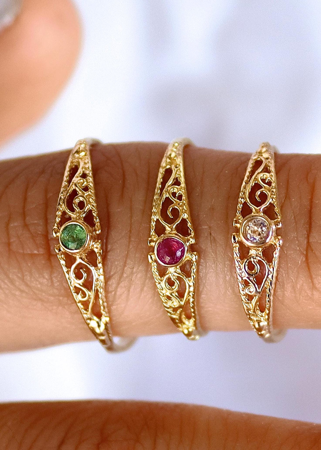 טבעת אופל מזהב מלא 14 קראט, טבעת זהב עם אבן כחולה פיליגרן