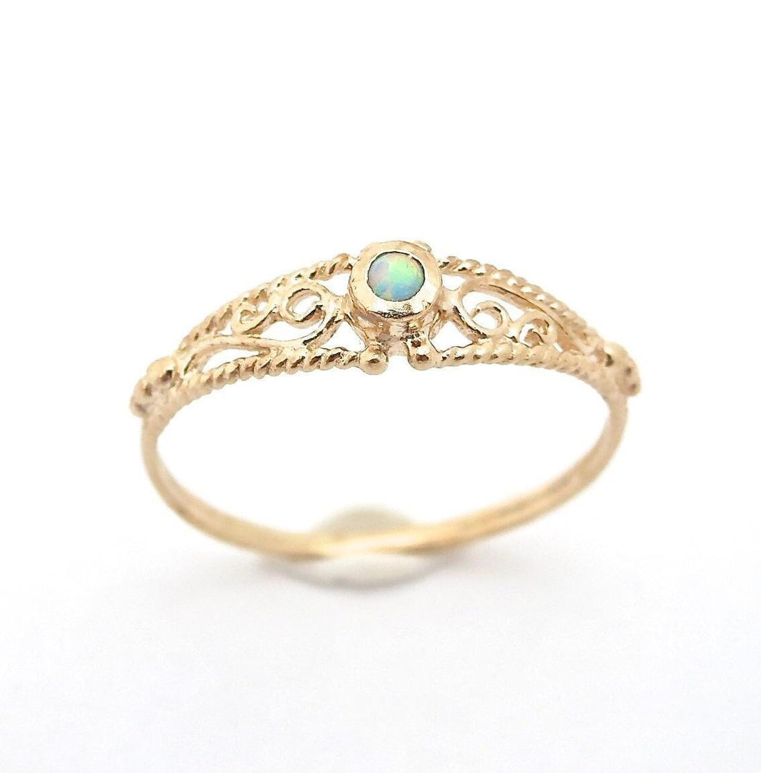 טבעת אופל מזהב מלא 14 קראט, טבעת זהב עם אבן כחולה פיליגרן