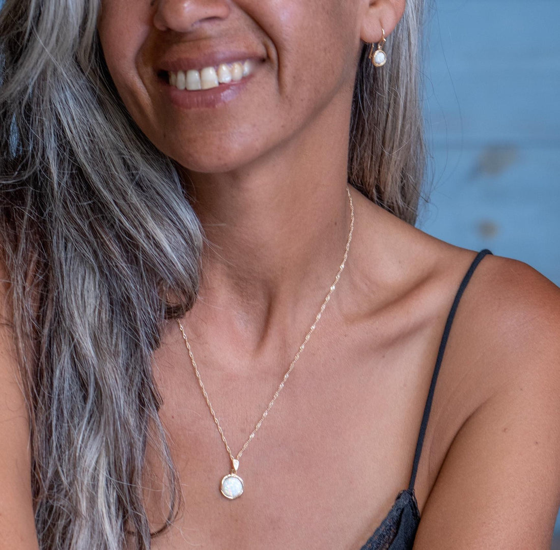 סט תכשיטי זהב לבן אופל, עגילים ותליון מצופים זהב 14 קראט