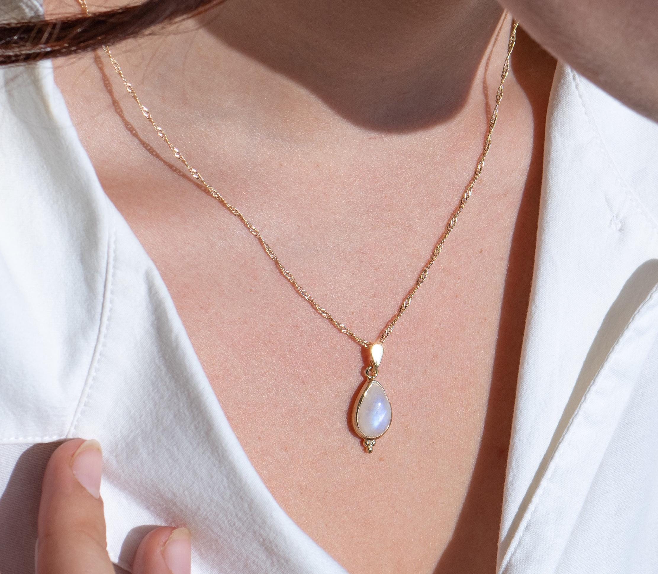 שרשרת טיפת מונסטון זהב: תליון אבן ירח בענן