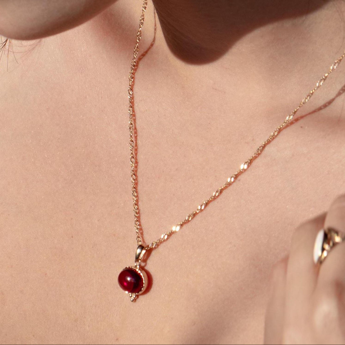 שרשרת תליון זהב גארנט, תכשיטי אבן לידה לנשים