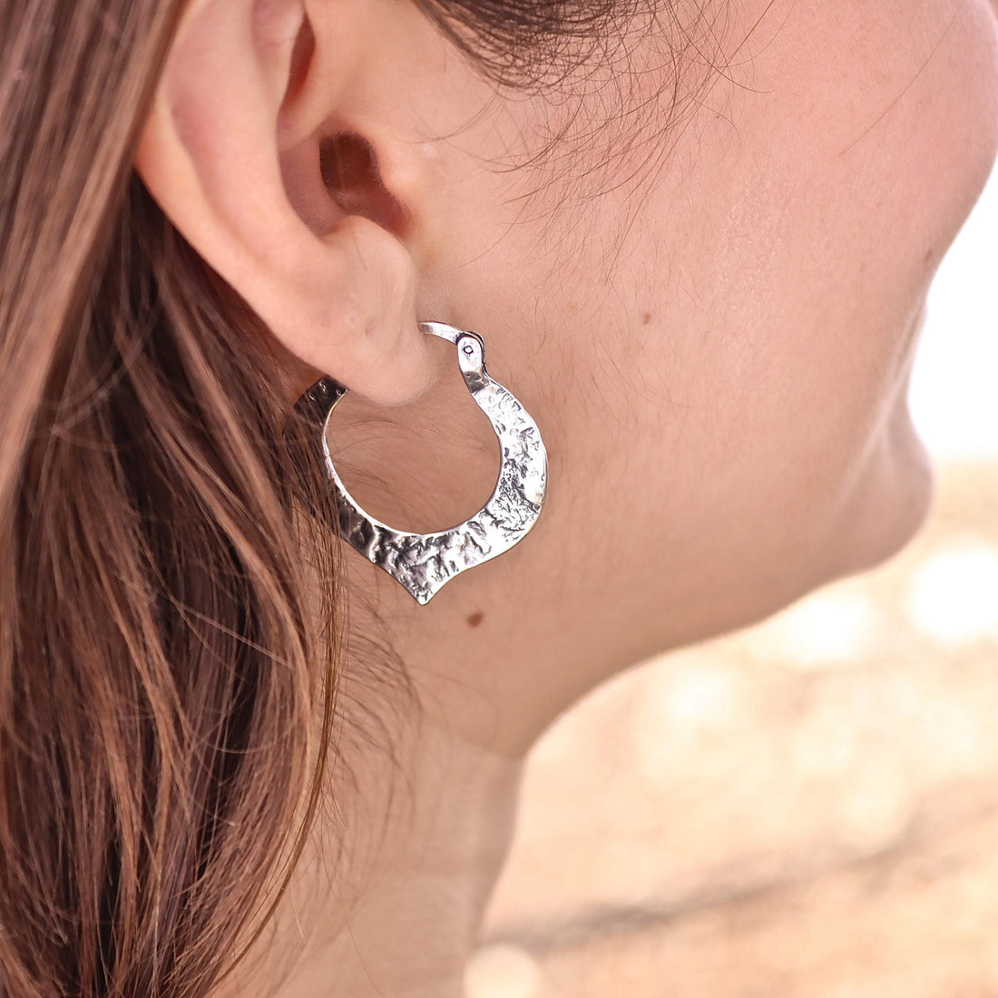 עגילי חישוק כסף לוטוס, עגילי חישוק גדולים בעבודת יד מכסף סטרלינג 925